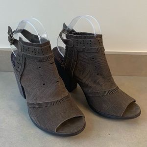 Naughty Monkey Women's Size 10 Sweet Jackie Ankle Bootie Peep Toe Leather Fringe